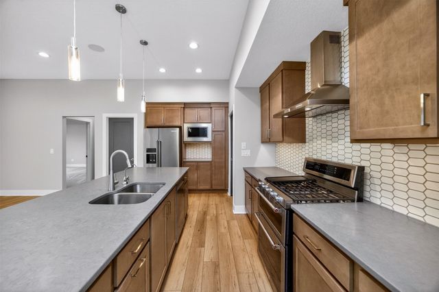 17686 Townsend Drive, Clive, IA 50325