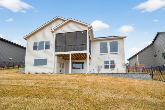 17686 Townsend Drive, Clive, IA 50325