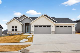 17686 Townsend Drive, Clive, IA 50325