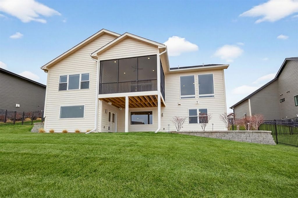 17686 Townsend Drive, Clive, IA 50325