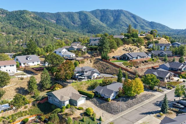 2315 Robertson Crest, Grants Pass, OR 97527