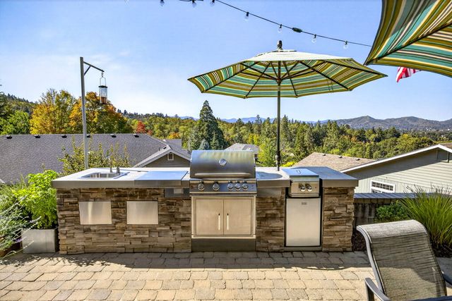 2315 Robertson Crest, Grants Pass, OR 97527