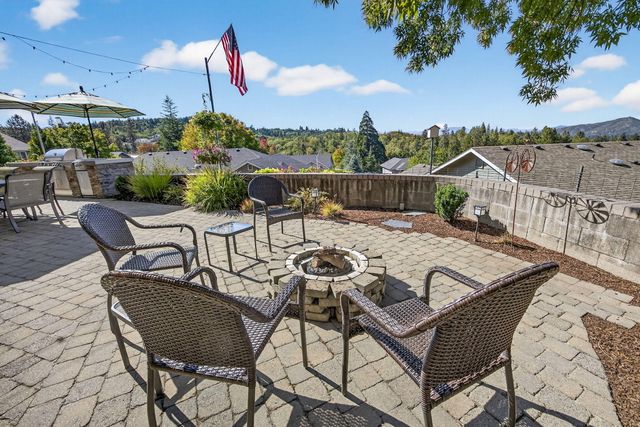 2315 Robertson Crest, Grants Pass, OR 97527