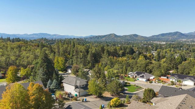2315 Robertson Crest, Grants Pass, OR 97527