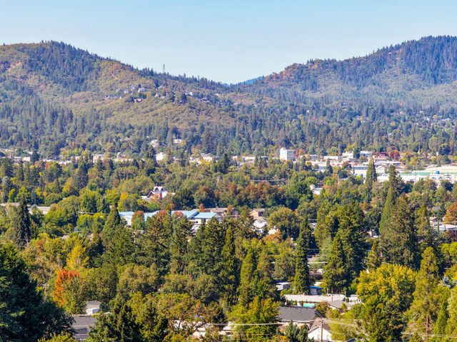 2315 Robertson Crest, Grants Pass, OR 97527