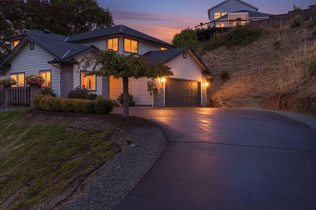 2315 Robertson Crest, Grants Pass, OR 97527
