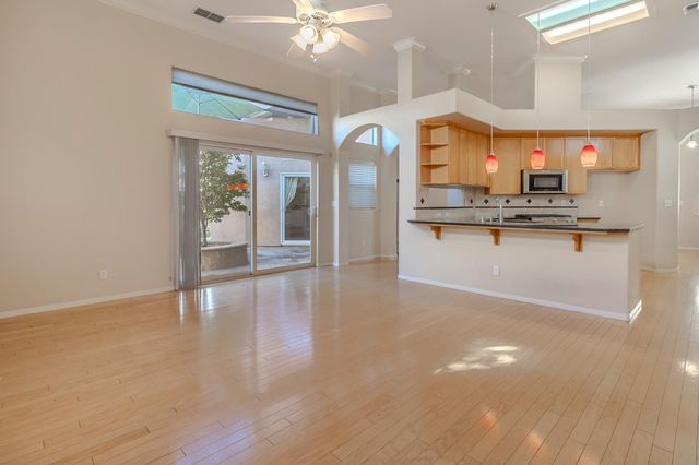 2100 Paramont Way, Modesto, CA 95355