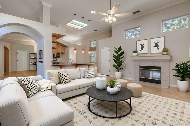 2100 Paramont Way, Modesto, CA 95355