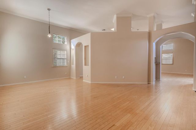 2100 Paramont Way, Modesto, CA 95355