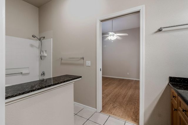 2100 Paramont Way, Modesto, CA 95355