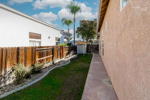 2100 Paramont Way, Modesto, CA 95355