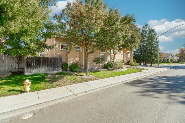 2100 Paramont Way, Modesto, CA 95355