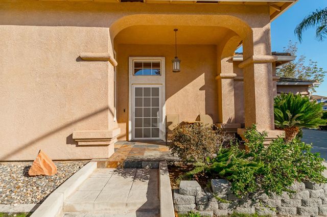 2100 Paramont Way, Modesto, CA 95355