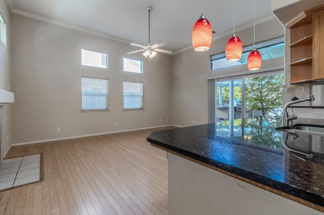 2100 Paramont Way, Modesto, CA 95355