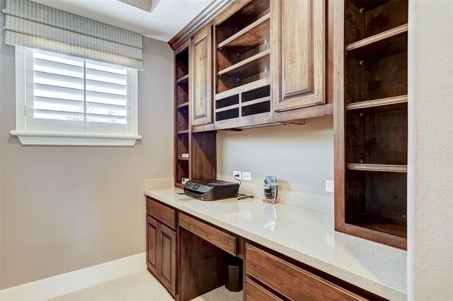 4501 WESTLAKE DR 23, Austin, TX 78746