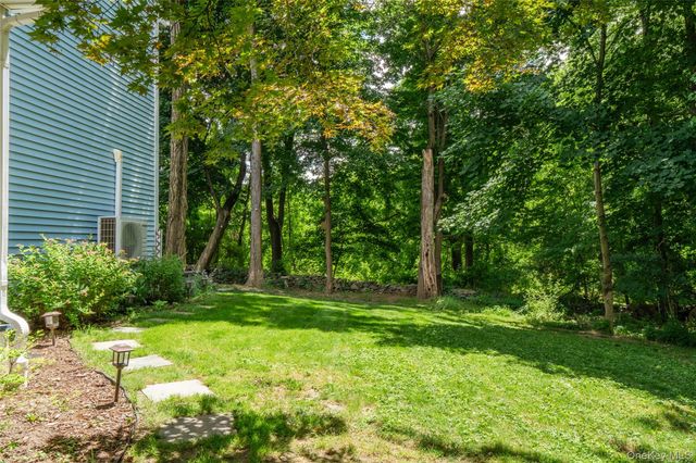 9 Windsor Court, Poughkeepsie, NY 12601