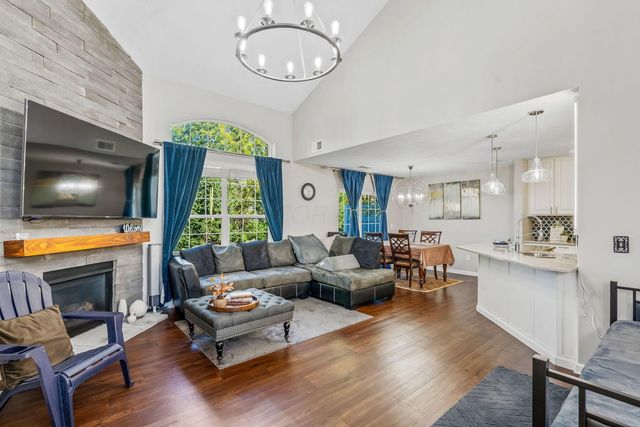 80 Lakes At Cheshire Drive, Delaware, OH 43015