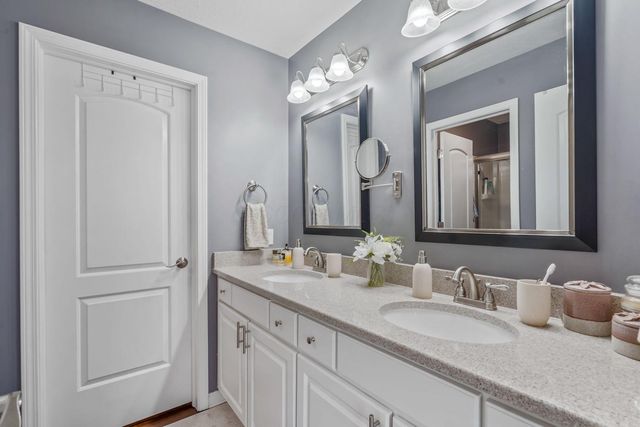 80 Lakes At Cheshire Drive, Delaware, OH 43015