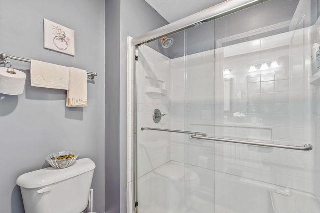 80 Lakes At Cheshire Drive, Delaware, OH 43015