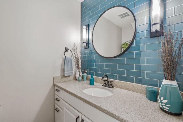 80 Lakes At Cheshire Drive, Delaware, OH 43015