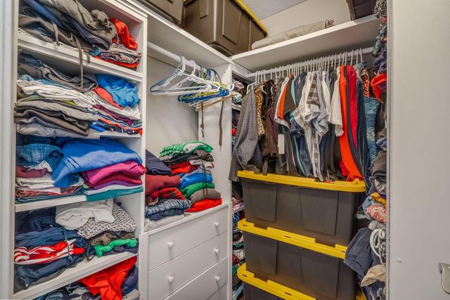 80 Lakes At Cheshire Drive, Delaware, OH 43015