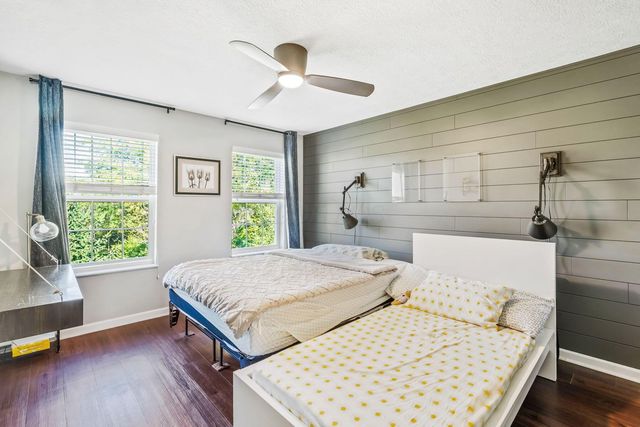 80 Lakes At Cheshire Drive, Delaware, OH 43015