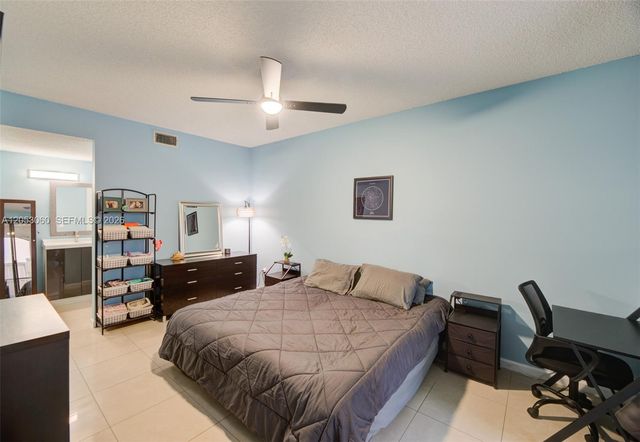 11856 NW 11th Street 11856, Pembroke Pines, FL 33026