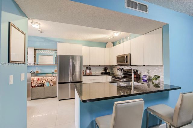11856 NW 11th Street 11856, Pembroke Pines, FL 33026