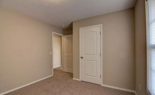 1050 S Strasbourg Avenue, Springfield, MO 65802