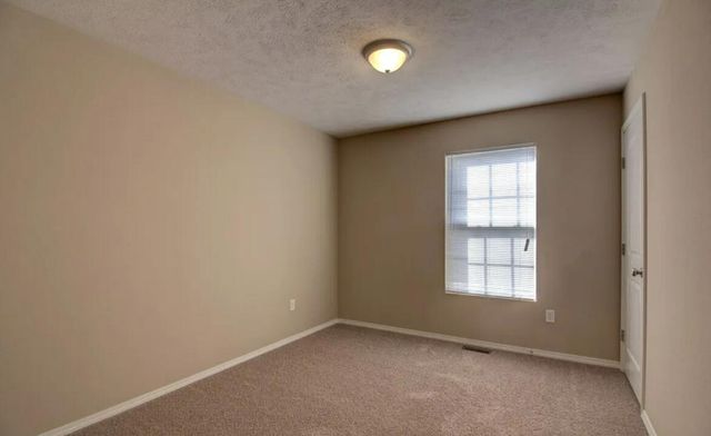 1050 S Strasbourg Avenue, Springfield, MO 65802
