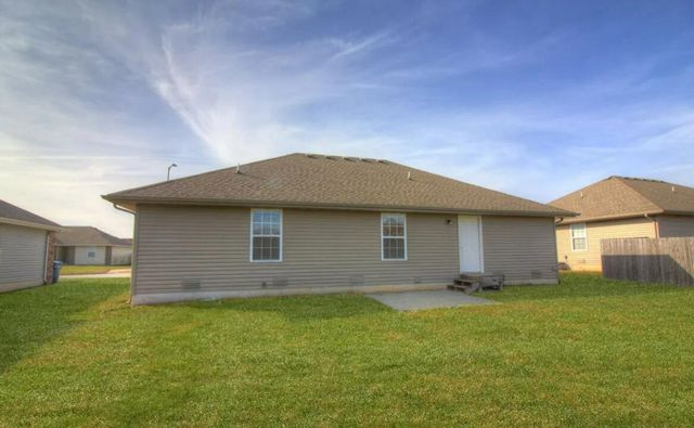 1050 S Strasbourg Avenue, Springfield, MO 65802