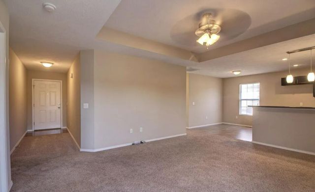 1050 S Strasbourg Avenue, Springfield, MO 65802