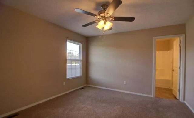1050 S Strasbourg Avenue, Springfield, MO 65802