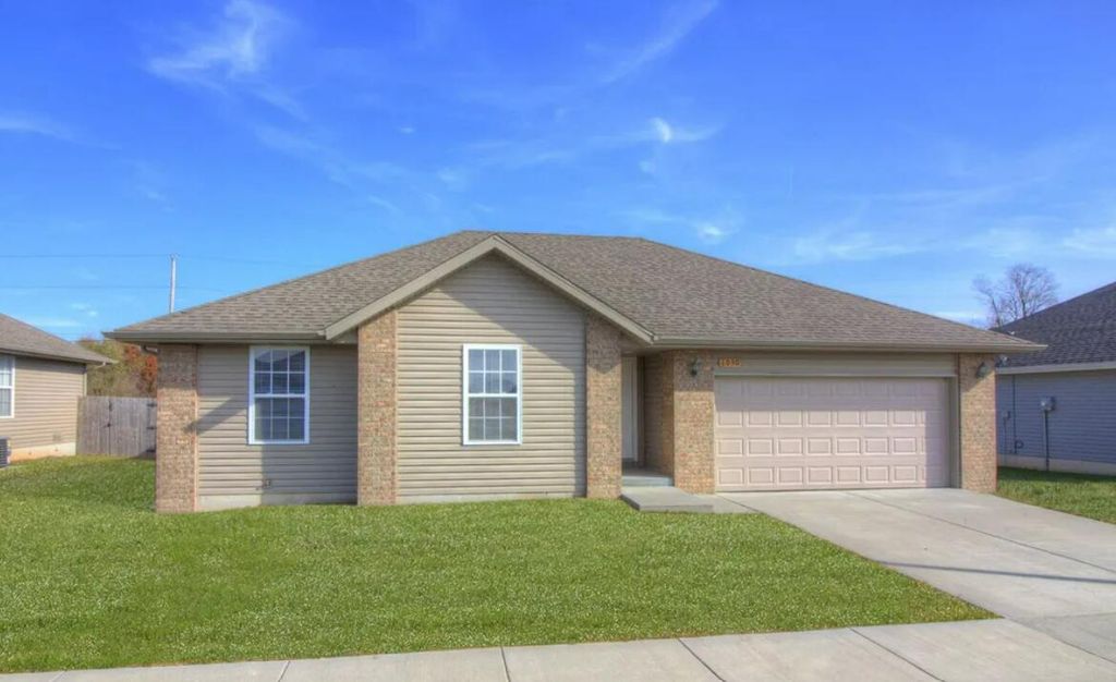 1050 S Strasbourg Avenue, Springfield, MO 65802