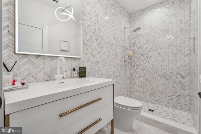 6025 AVON DR, Bethesda, MD 20814