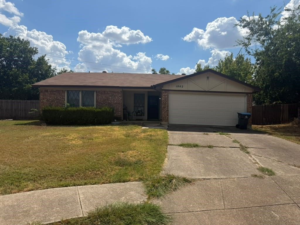 1002 Shana Court, Arlington, TX 76014 — exterior