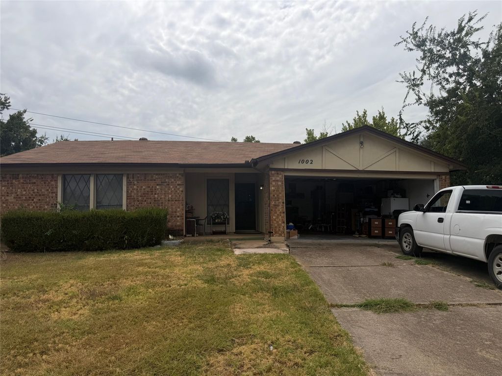 1002 Shana Court, Arlington, TX 76014 — photo 2