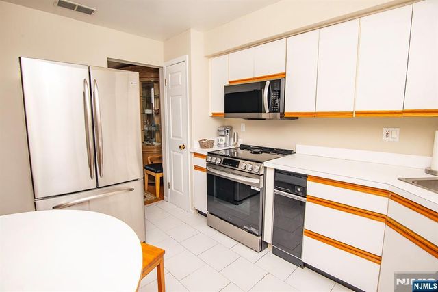 507 Windsor Drive 107, Palisades Park, NJ 07650