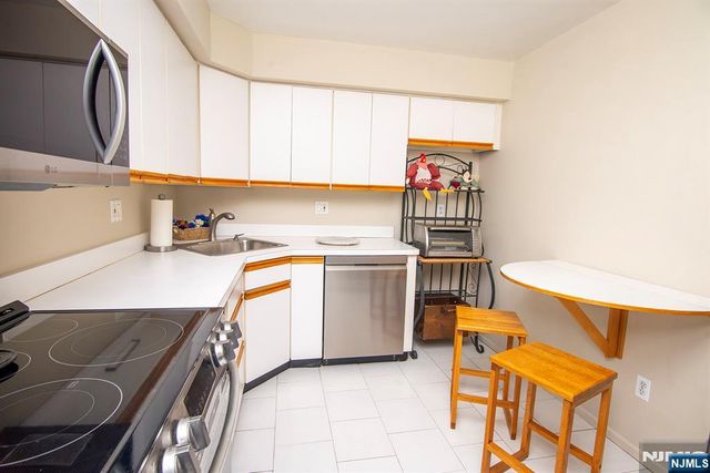 507 Windsor Drive 107, Palisades Park, NJ 07650