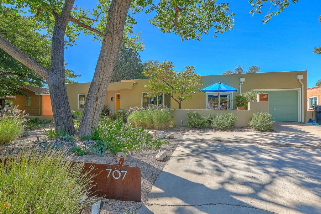 707 RICHMOND Drive SE, Albuquerque, NM 87106