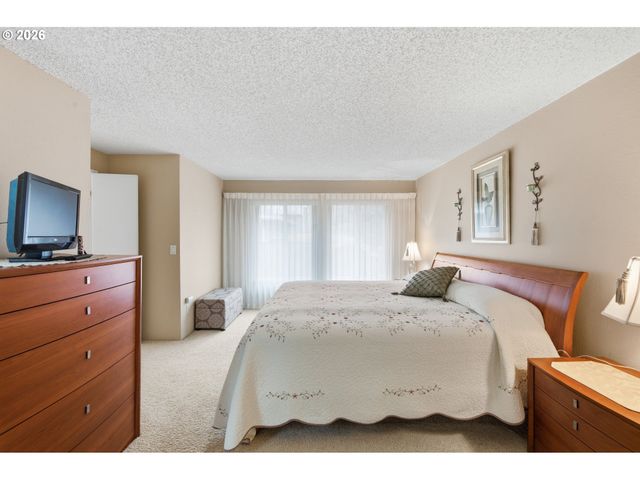 5517 Nw Burning Tree Ct, Portland, OR 97229