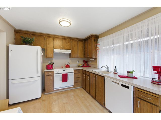 5517 Nw Burning Tree Ct, Portland, OR 97229