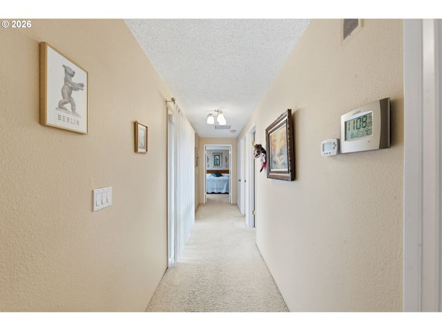 5517 Nw Burning Tree Ct, Portland, OR 97229