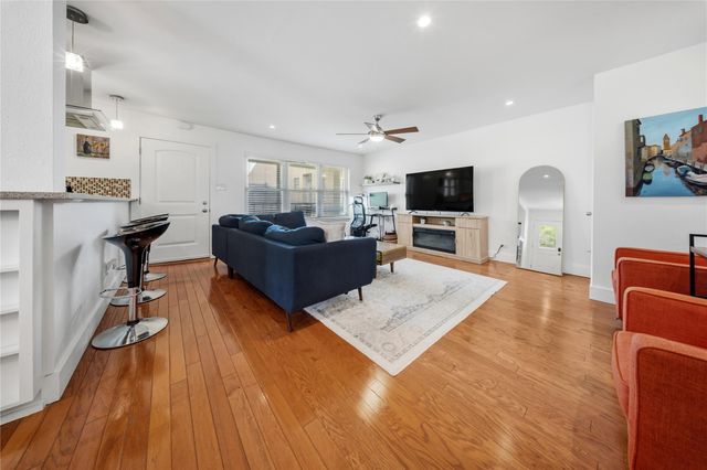 2301 Lawnmont Ave 8, Austin, TX 78756