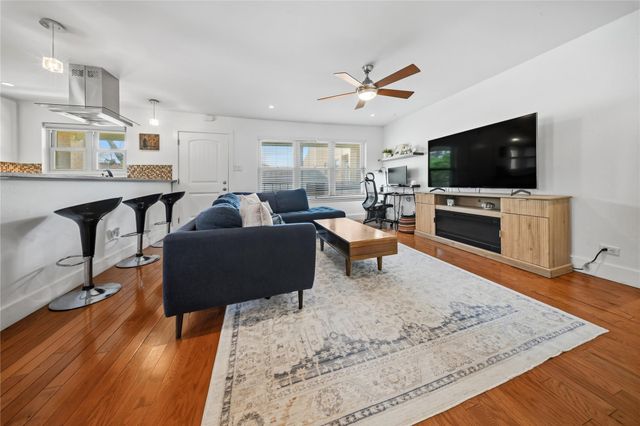 2301 Lawnmont Ave 8, Austin, TX 78756