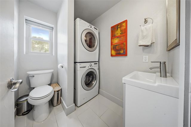 2301 Lawnmont Ave 8, Austin, TX 78756