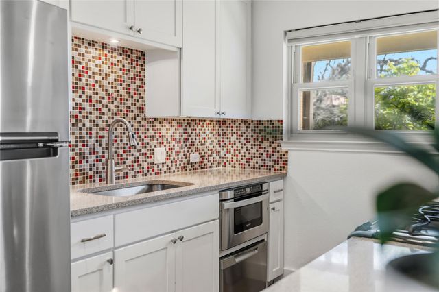 2301 Lawnmont Ave 8, Austin, TX 78756