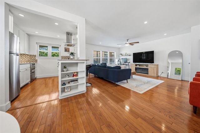 2301 Lawnmont Ave 8, Austin, TX 78756