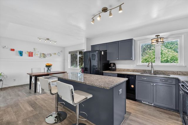 1221 Harwood Circle, Saline, MI 48176