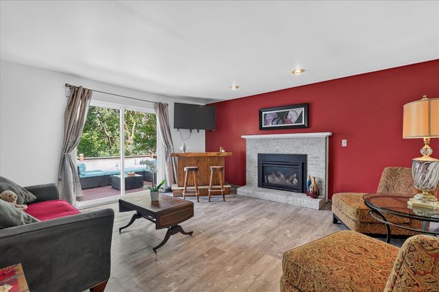 1221 Harwood Circle, Saline, MI 48176